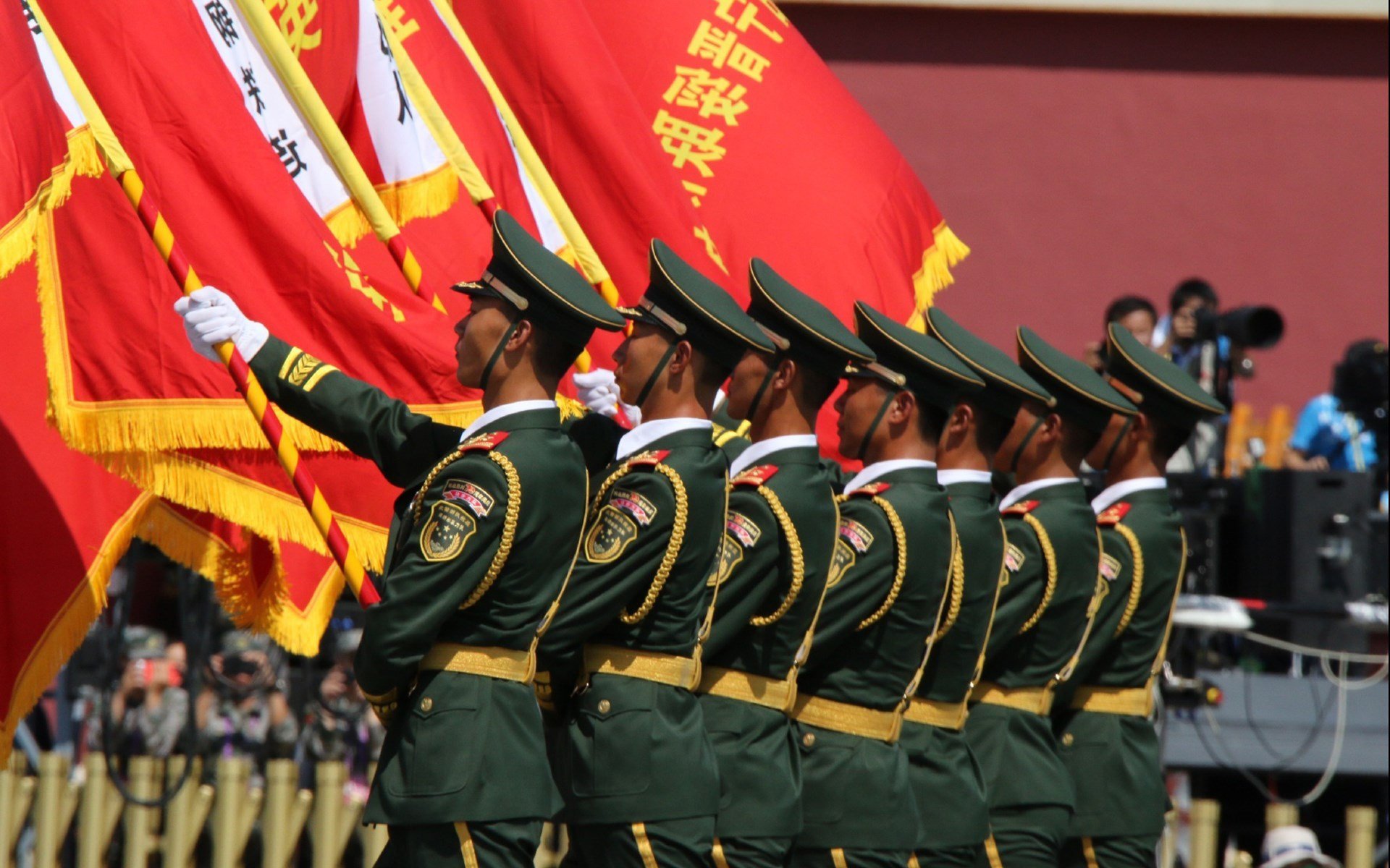 《2025英雄联盟全球总决赛，决赛现场火爆燃情！》，2020年英雄联盟全球总决赛赛程表